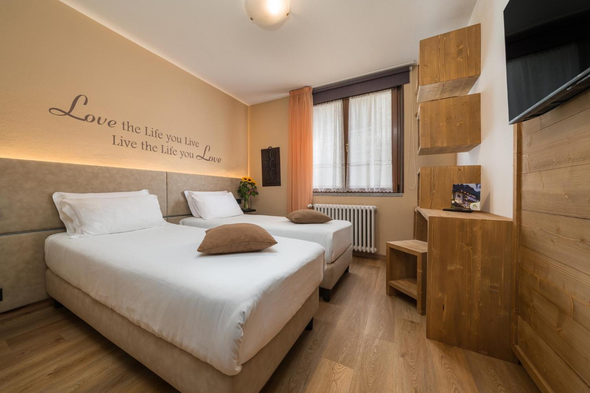 Hotel Oasi Verde Bienno Екстер'єр фото