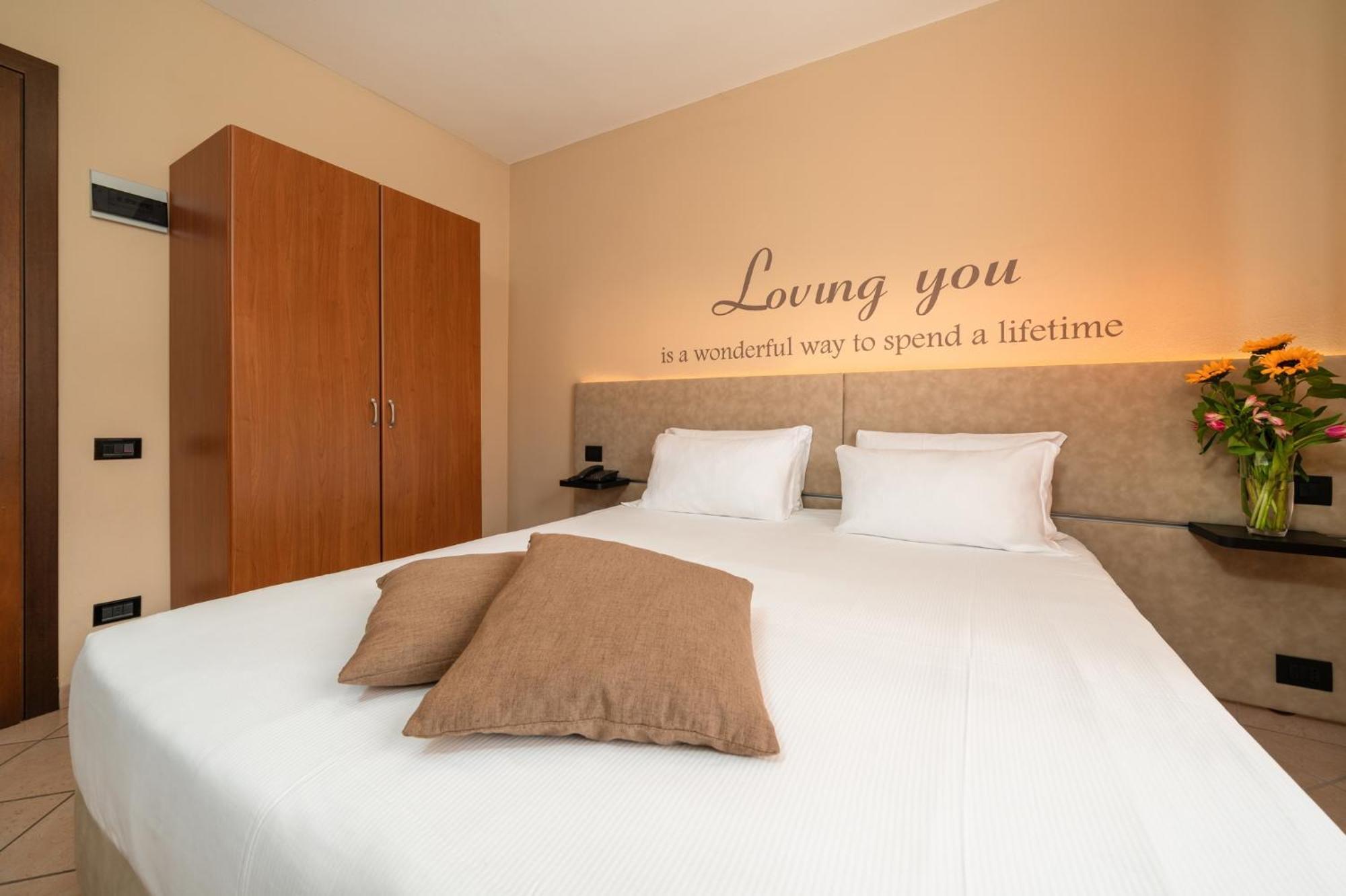 Hotel Oasi Verde Bienno Екстер'єр фото