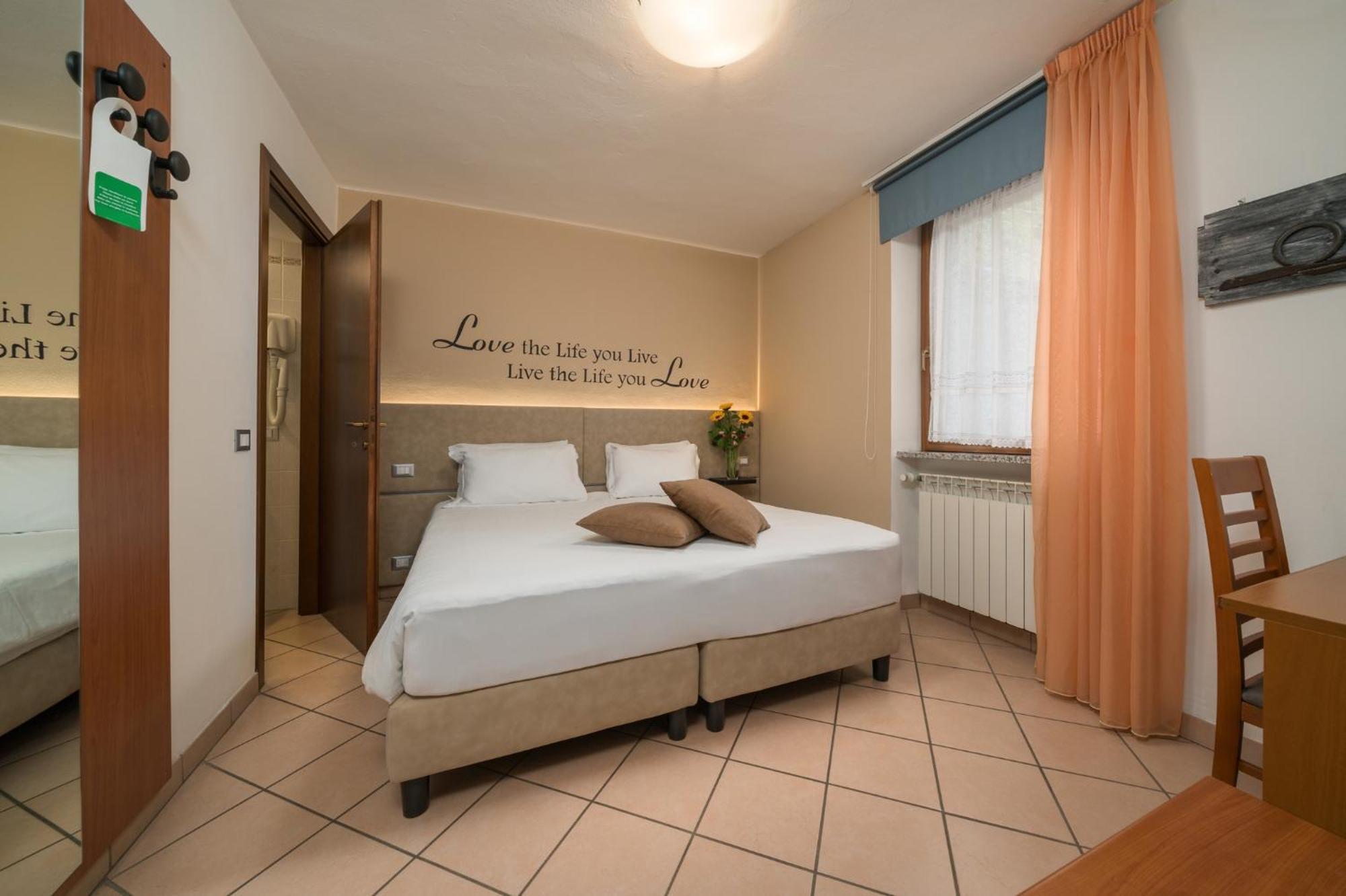 Hotel Oasi Verde Bienno Екстер'єр фото
