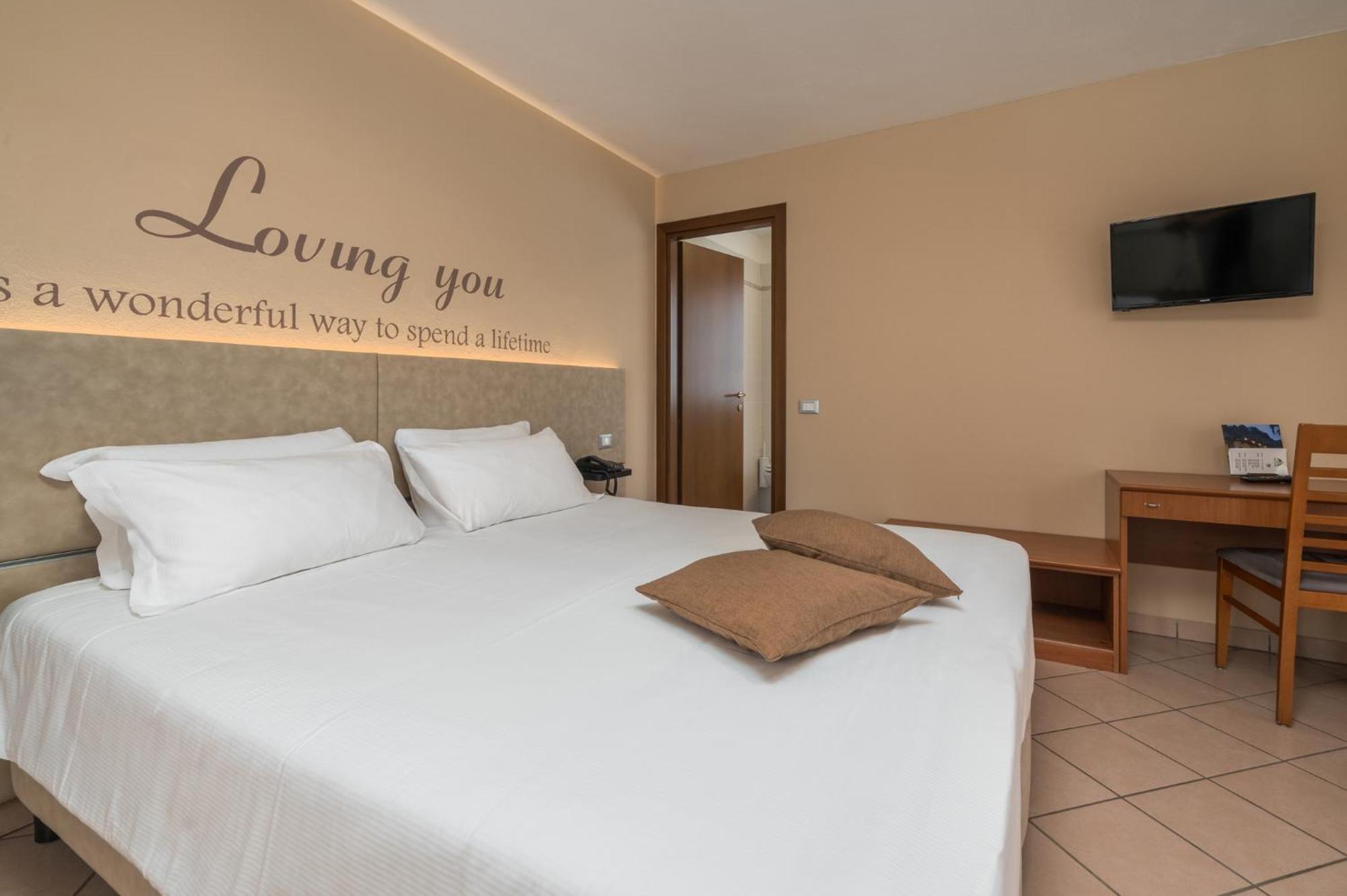 Hotel Oasi Verde Bienno Екстер'єр фото